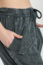 Cepleri Metal Detaylı Antrasit Yıkamalı Kadın Şalvar Pantolon