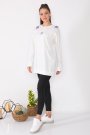 Kadın Sırtında Çanta Detaylı Salaş Tasarım Beyaz Renk Tunik